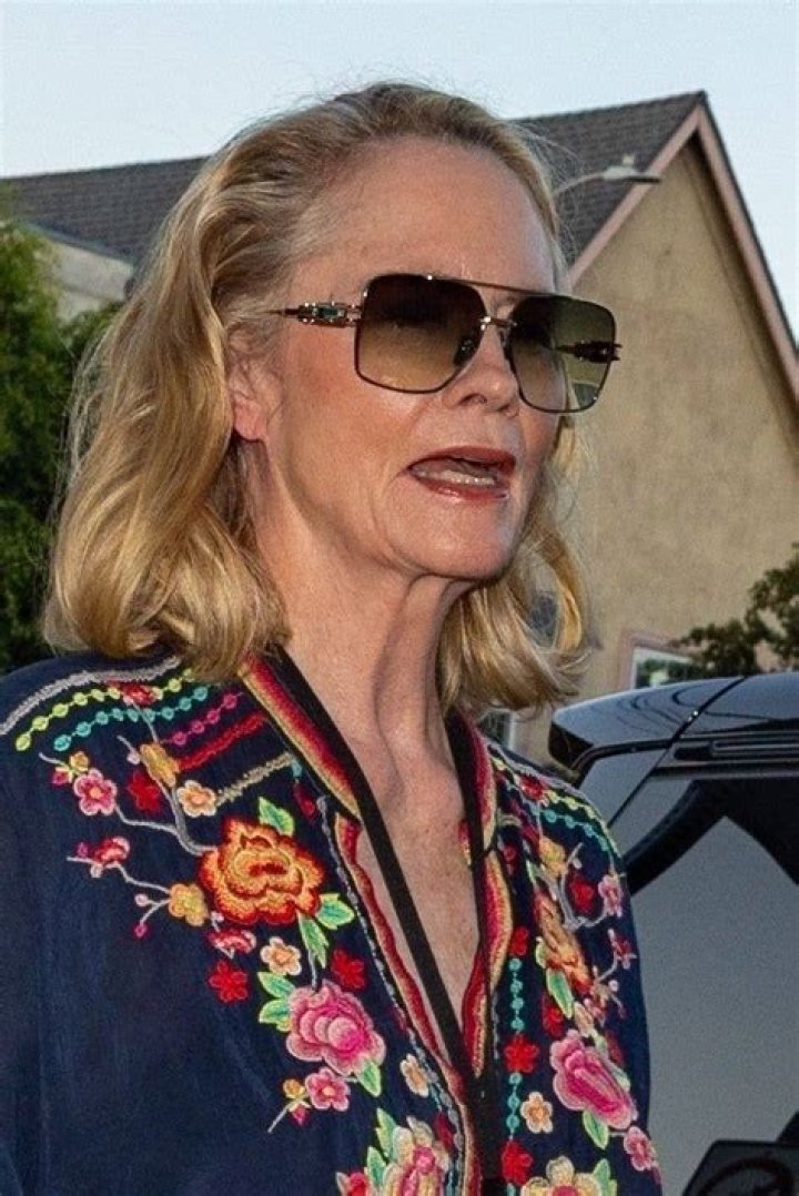 A Journey Into Cybill Shepherd's Relationships