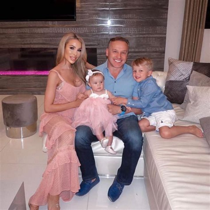 Uncover The Origins: Lisa Hochstein's Birth Unveiled